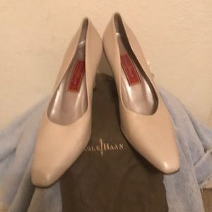 Cole Haan beige pump